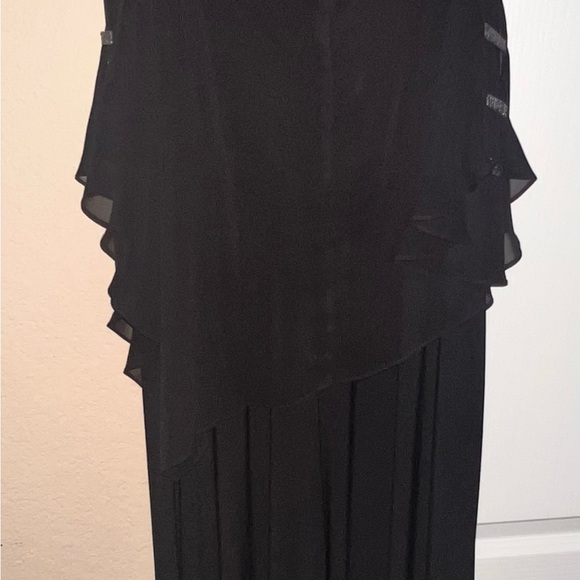 Gently Used Short Sleeve Romper/Jumpsuit. - Picture 3 of 3